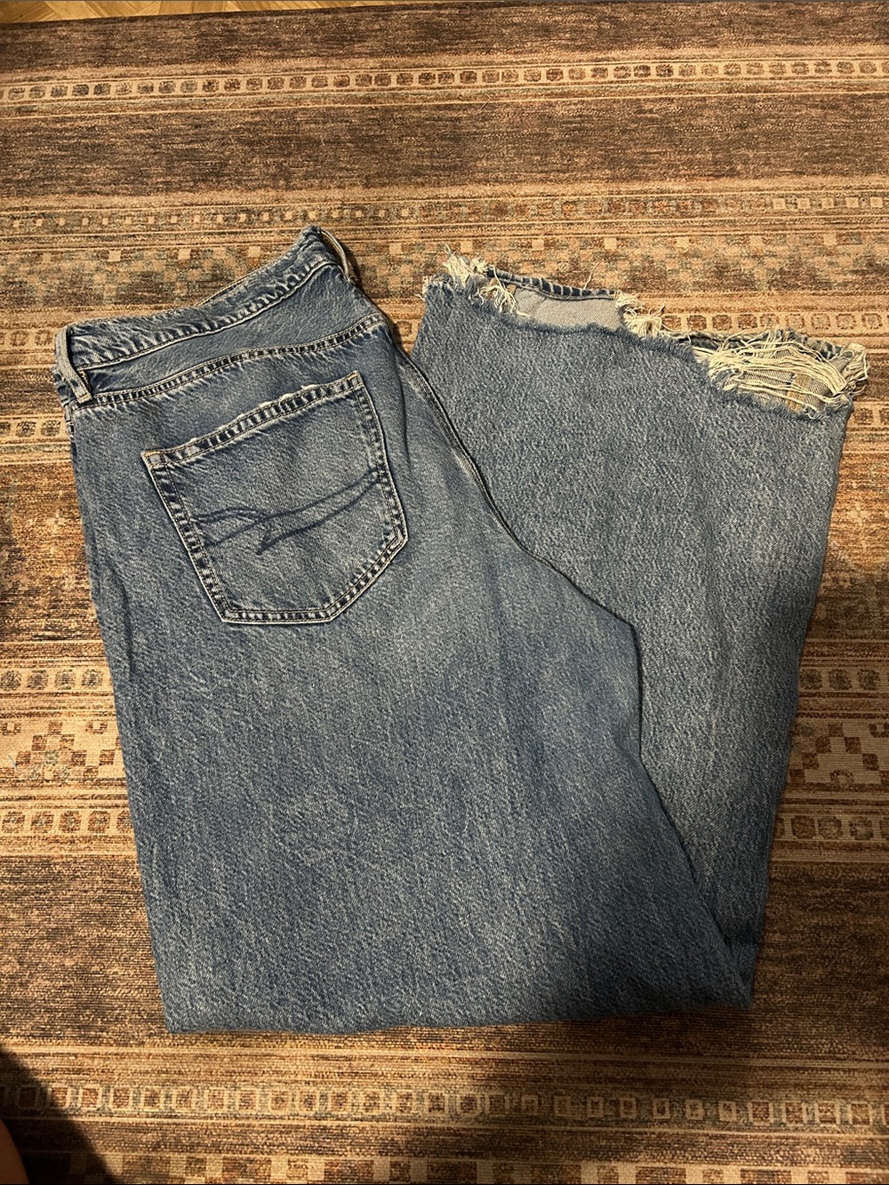 Classic Light Wash Denim Jeans with Frayed Hem